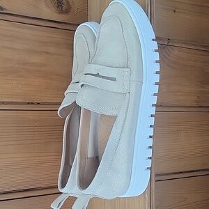 Vionic Cream Loafers with White Soles